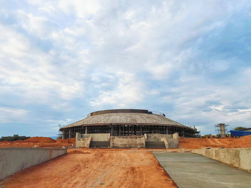 我国bob半岛官网平台首个援外地质公园项目博物馆主体封顶(图1)