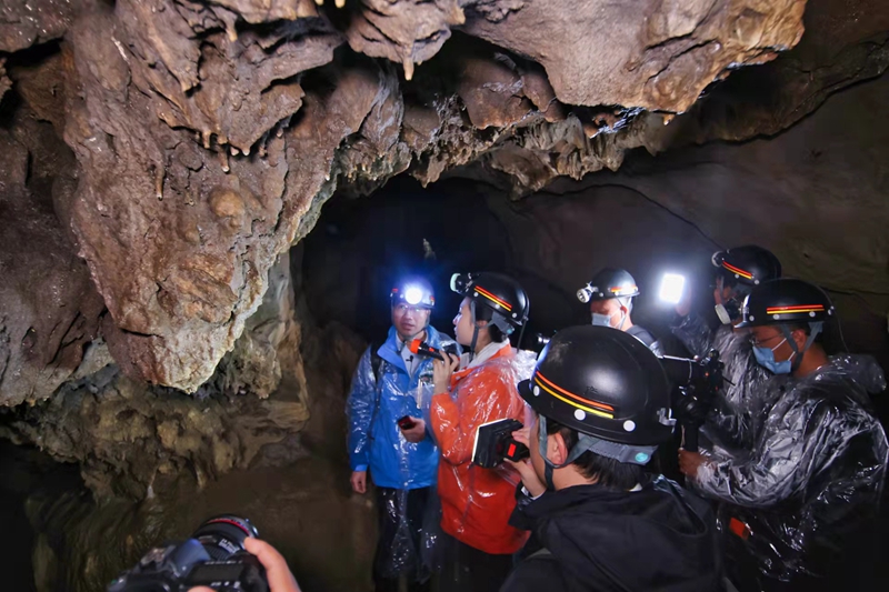 BOB半岛内蒙古第二水文地质工程地质勘查有限责任公司取得钻探取样设备专利方便推出样品且不损坏(图1)